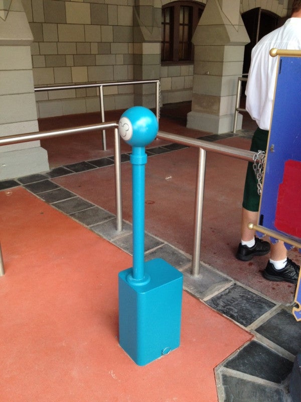RFID scanner inside the Magic Kingdom - Walt Disney World testing Apple iPad for FastPass use