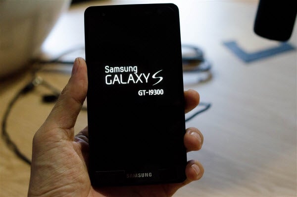An allegedly older prototype design for the Samsung Galaxy S III - How close did the rumor mongers get to the actual Samsung Galaxy S III specs?