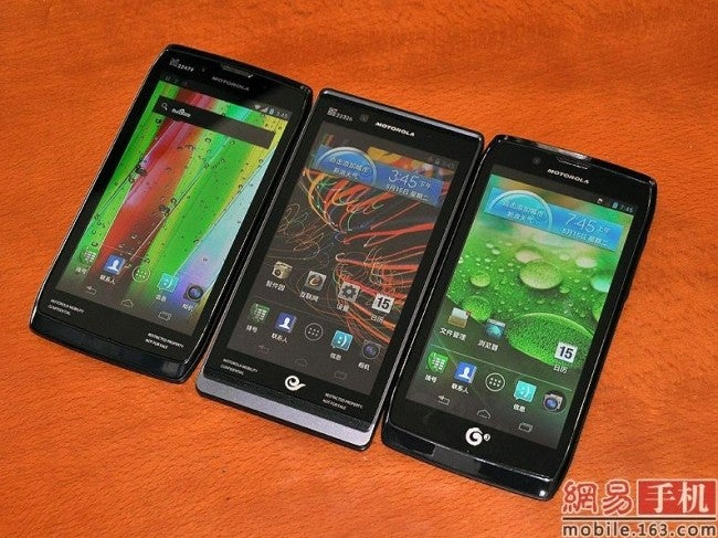 The phone on the right, the MT-887, could be the Motorola DROID Fighter - Motorola&#039;s Android 4.0 handsets for China might give us a clue about Motorola DROID Fighter