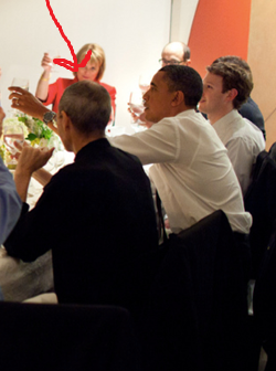 Steve Jobs sits next to the President at Silicon Valley dinner - Steve Jobs taught President Obama's campaign manager how to use mobile technology