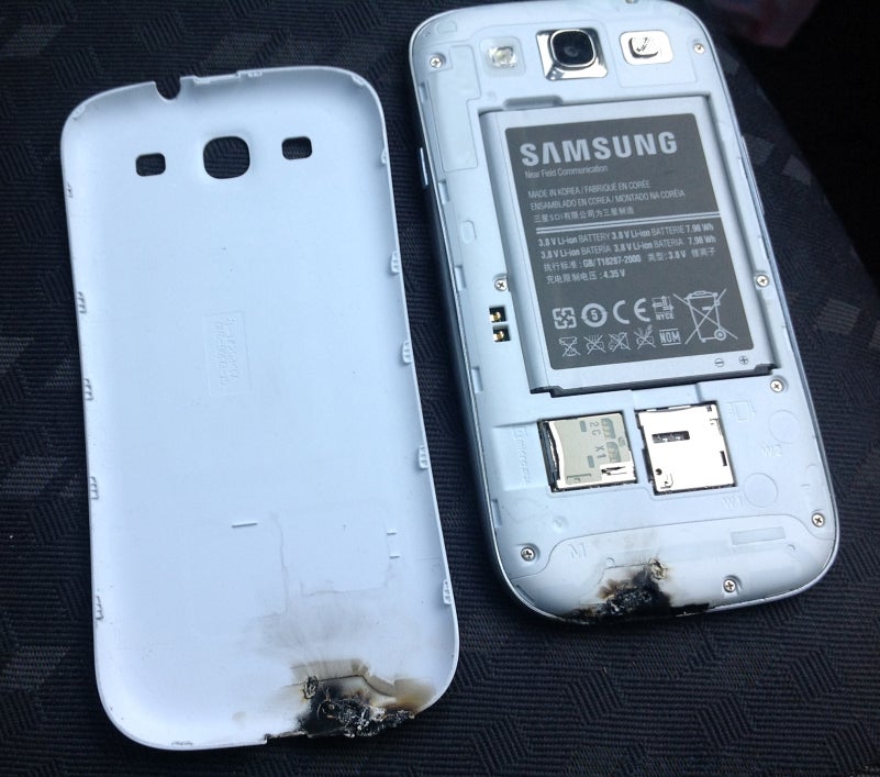 The Samsung Galaxy S III after being microwaved - The truth about that Samsung Galaxy S III that exploded
