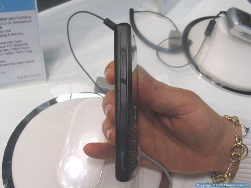 Samsung Launches SGH-i320