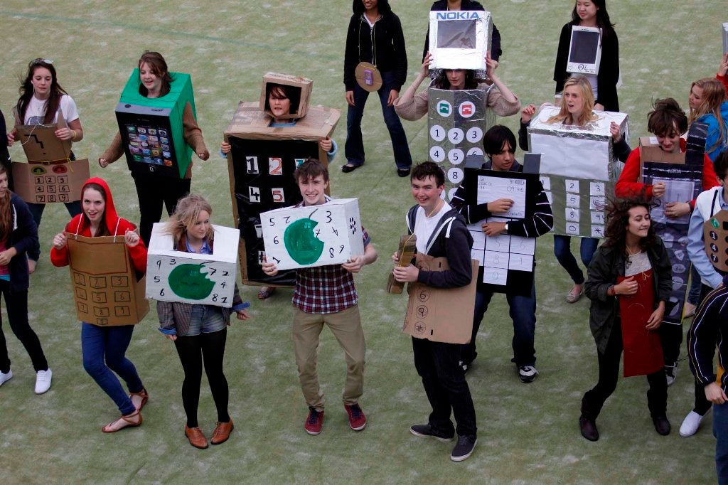 330 people dressed up as mobile phones for charity - 330 people dress up like mobile phones for charity, set new world record