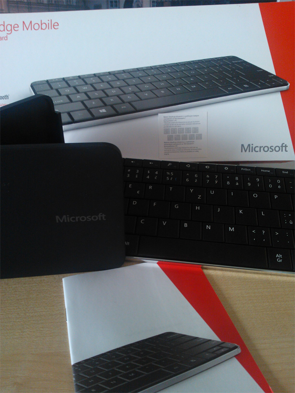 Windows 8 Wedge mobile keyboard spotted: compact, works over Bluetooth