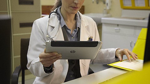 HP tablet appears in a promotional photo - Mysterious HP tablet is mysterious, appears online again