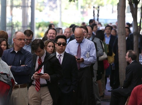 People line up to view the Apple v. Samsung trial - Jury deliberations underway in Apple v. Samsung trial