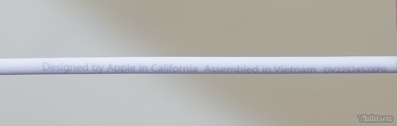 The wire says the earphone was Designed by Apple in California and Assembled in Vietnam - Redesigned Apple iPhone 5 earphones show horse head-like appearance