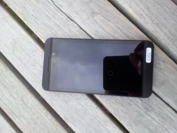 Photo of BlackBerry 10 full touchscreen device spotted