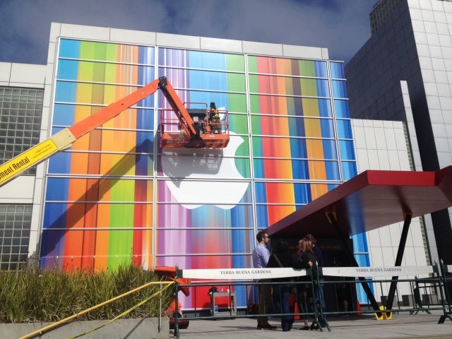 Preparing the Yerba Buena Center for the Arts - Apple preparing for September 12th event