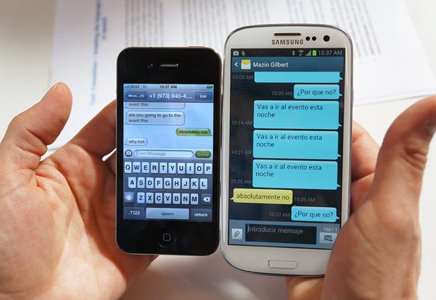 Texts sent in Spanish from the SGS III on the right appear in English on an unmodified iPhone on the left. - AT&T tests text-messaging translation