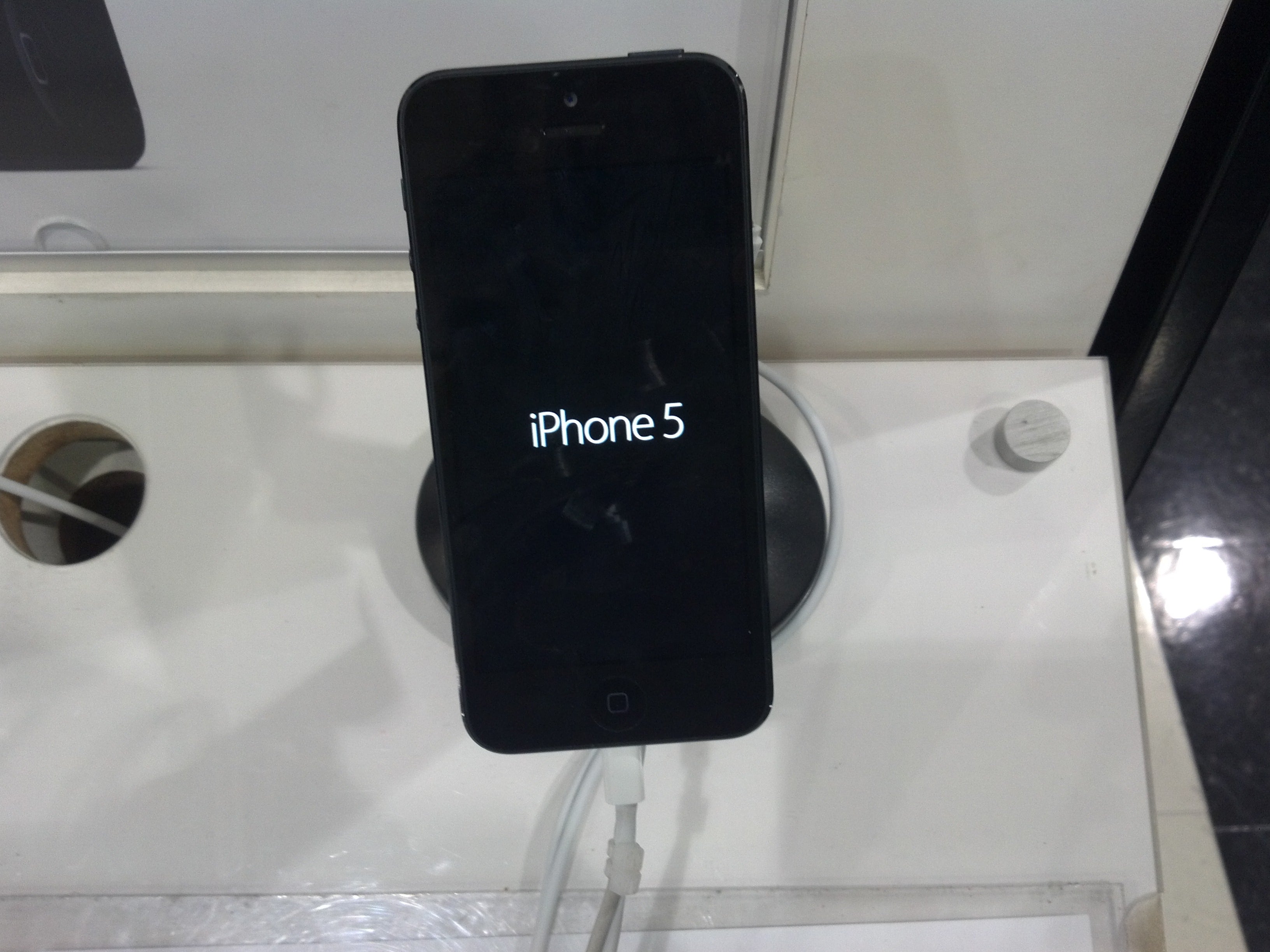 The Apple iPhone 5 - Pre-paid Apple iPhone 5 hard to keep in stock says Leap Executive
