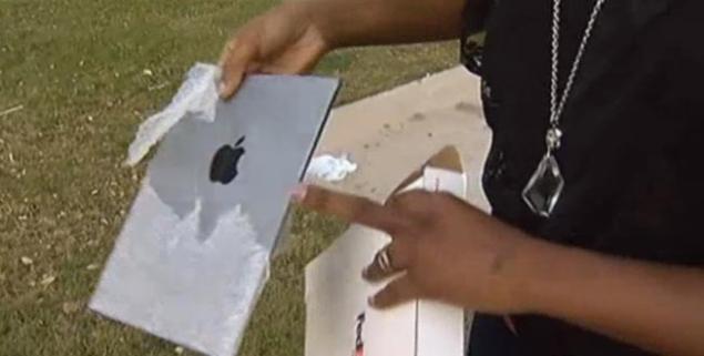 The phony Apple iPad might have fooled some people with the Apple logo on the back - Victim pays $200 for an Apple iPad in a gas station parking lot that turns out to be a mirror