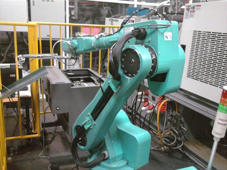 30,000 robots will be installed in Foxconn factories by year's end - Foxconn installs 10,000 industrial robots in one of its factories