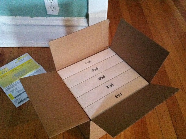The 5 Apple iPad units that came from Best Buy - Best Buy customer orders one Apple iPad, receives a box of five, and is told to keep them all