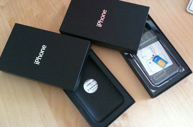 Return boxes provided by AppleCare for the Apple iPhone - Apple fined 200,000 Euros in Italy over AppleCare