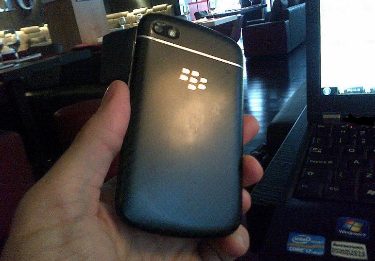 Pic supposedly showing BlackBerry 10 N-Series leaks