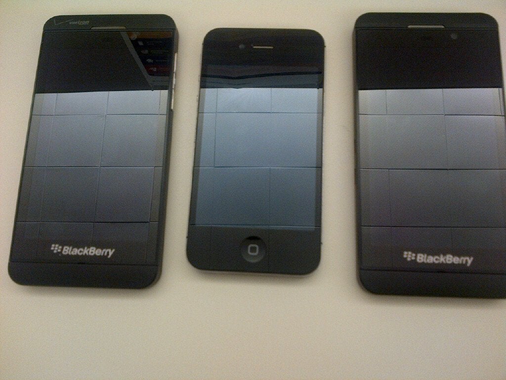 The BlackBerry Z10 for Verizon (L) and AT&amp;amp;T - BlackBerry Z10 pictured wearing Verizon branding
