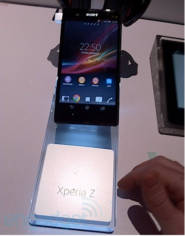 The Sony Xperia Z gets set up for Tuesday&#039;s CES opening - Sony Xperia Z pictured on the floor of CES; will it be one Jelly Bean or two?