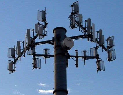 Vereizon has made a deal to sell some more 700MHz spectrum to U.S. Cellular - U.S. Cellular buying some 700MHz spectrum from Verizon