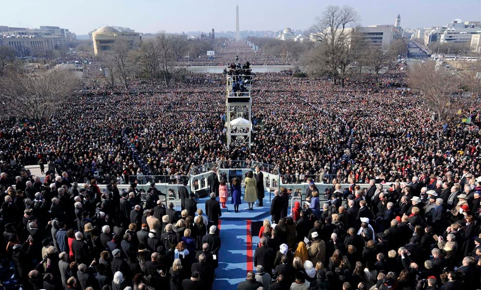 A large crowd watched Obama&#039;s first inauguration - Sprint beefs up its network in D.C. prior to inauguration using COWS and more