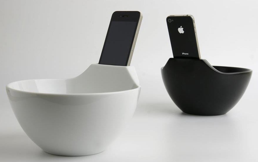 Dining alone? Ramen bowl cup will hold your phone to cheer you up