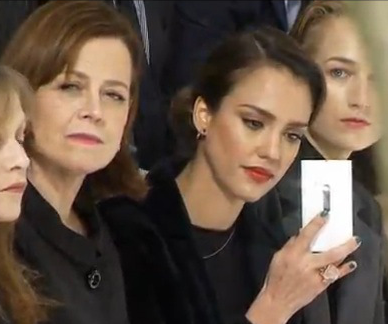 Sigourney Weaver (L) and Jessica Alba - Jessica Alba spotted with white Nokia Lumia 920