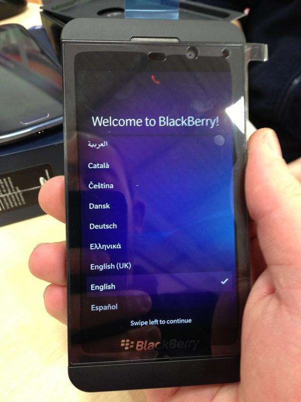 BlackBerry Z10 surfaces in UK stores, to be available tomorrow