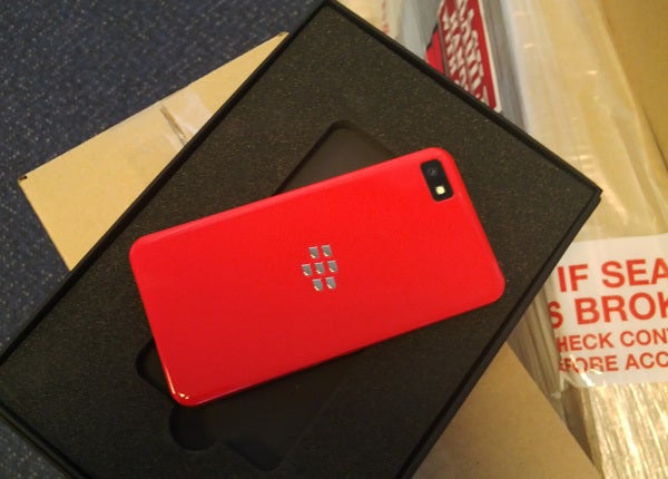 BlackBerry Z10 arrives in limited edition glossy red for ardent developers
