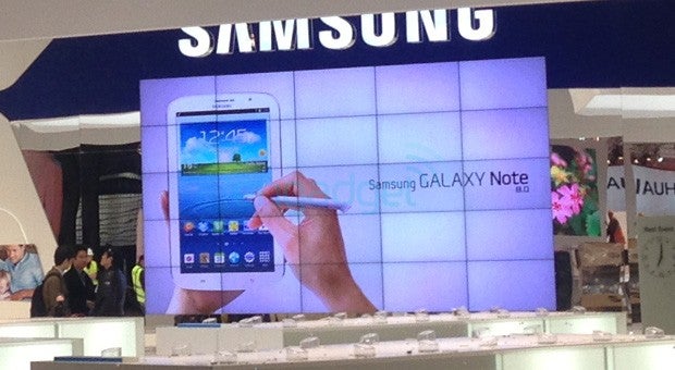The Samsung Galaxy Note 8.0 has a large display at MWC - Spotted at MWC: Samsung Galaxy Note 8.0