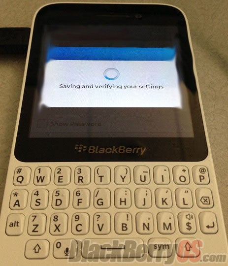 Can you say BlackBerry R10? - Lower-end BlackBerry 10 smartphone pictured again