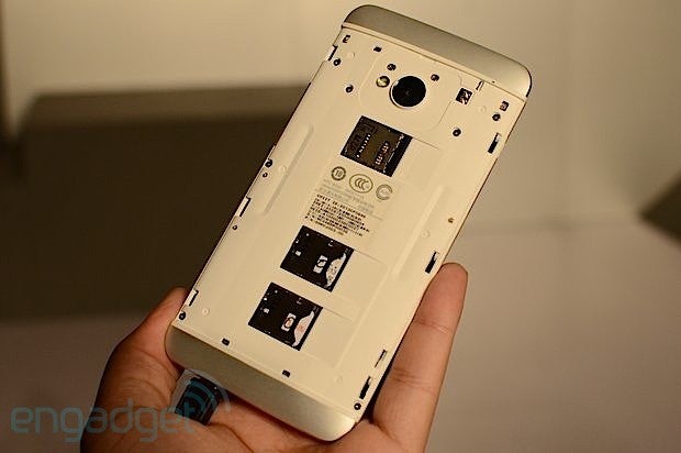 Yes we can: HTC One for Chinese carriers officially rolls with a microSD and two SIM card slots