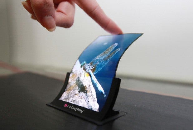 LG Display will be showing off its 5 inch flexible display this week - LG to show off this week, a 5 inch OLED panel that is both flexible and unbreakable