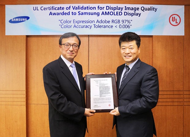 UL gives an award to Samsung for the screen on its new Android flagship model - UL certifies the 4.99 FHD display on the Samsung Galaxy S4