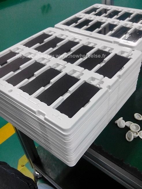 Claimed Apple iPhone 5S batteries snapped on the conveyor belt