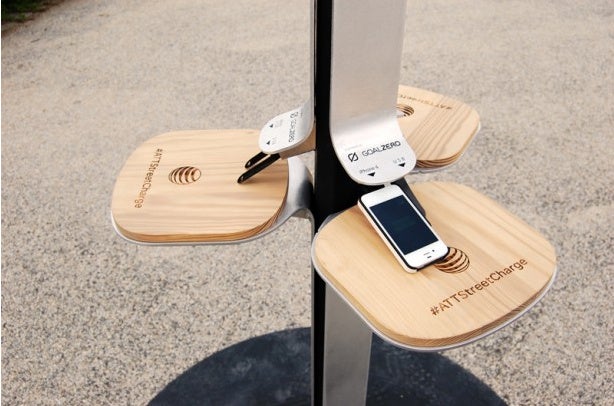 AT&T Street Charge brings free solar powered charging to NYC, allows you to juice up phones and tablets at the beach