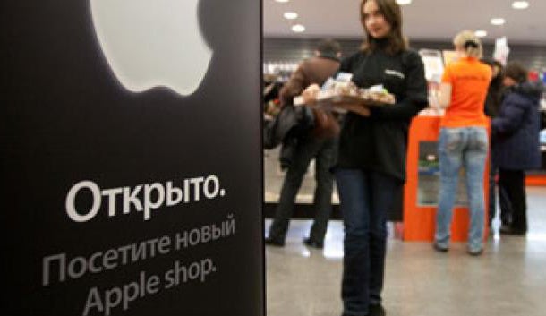 Apple dealt another blow in Russia: third major carrier quits selling iPhone, signs with Samsung