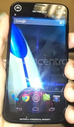 Moto X for Verizon appears in another leaked pic, reveals subtle UI changes