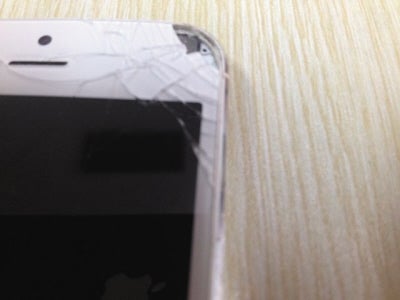 This Apple iPhone 5 exploded, injuring the owner&#039;s eye - Chinese woman injures eye as Apple iPhone 5 explodes