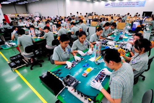 Smartphone assembly factory in Vietnam - Upcoming Nexus 5 to be based on the LG G2 minus the back buttons