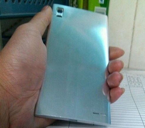 The back cover of the Huawei Honor 3 - Huawei Honor 3 to be unveiled on August 28th?