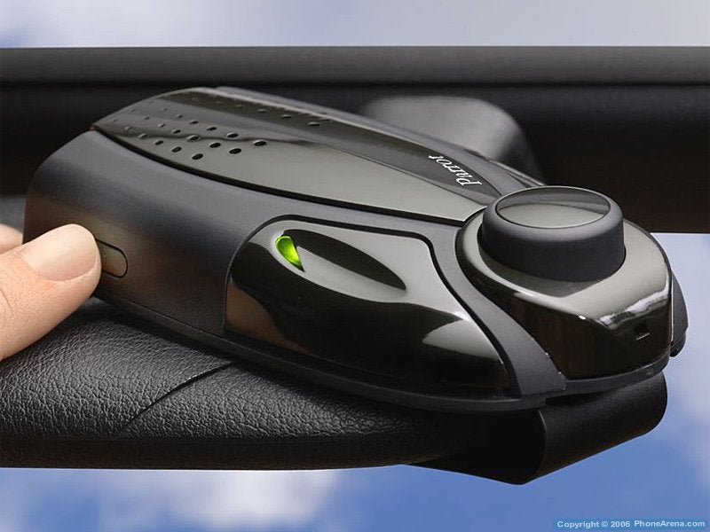 MINIKIT - a new Bluetooth hands-free speakerphone by Parrot