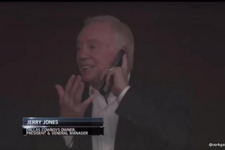 Billionaire Jerry Jones and his flip phone - Everything is bigger in Texas except for Jerry Jones&#039; flip phone