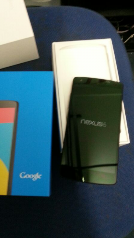 First unboxed Nexus 5 image continues the never-ending tease