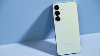 Samsung Galaxy S25 render on a white background.