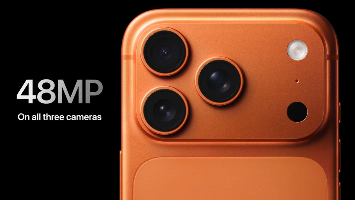 Dummy unit iPhone 17 Pro Max and a real iPhone.