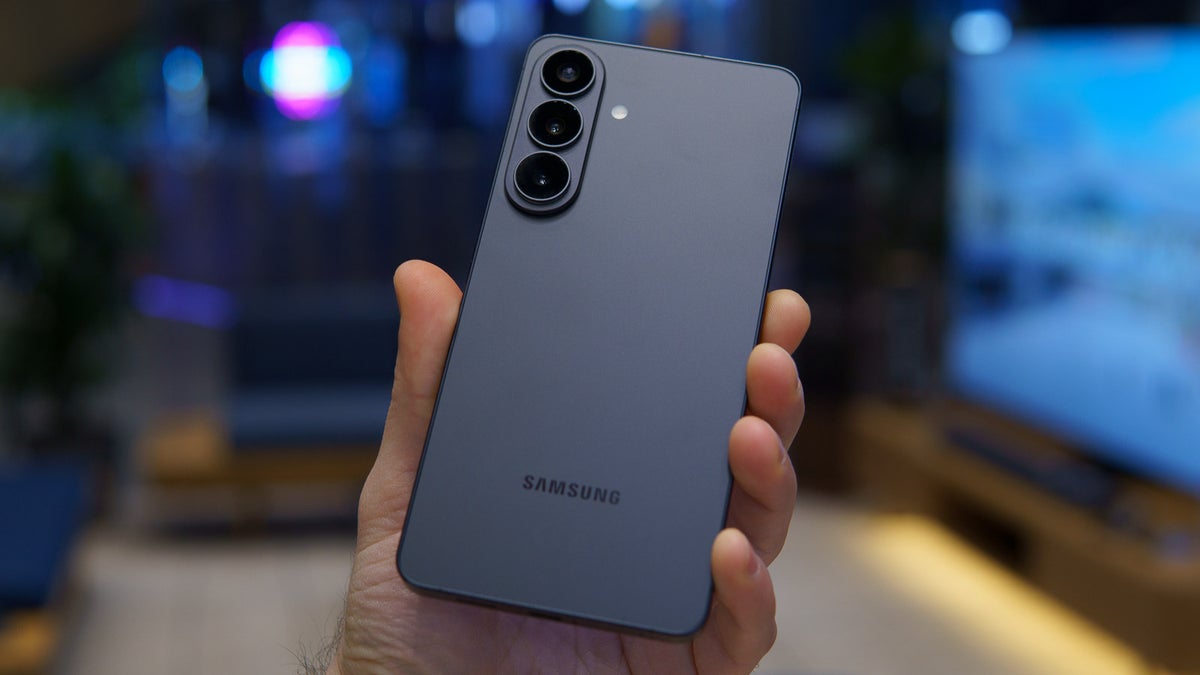 Galaxy S26 from the back.