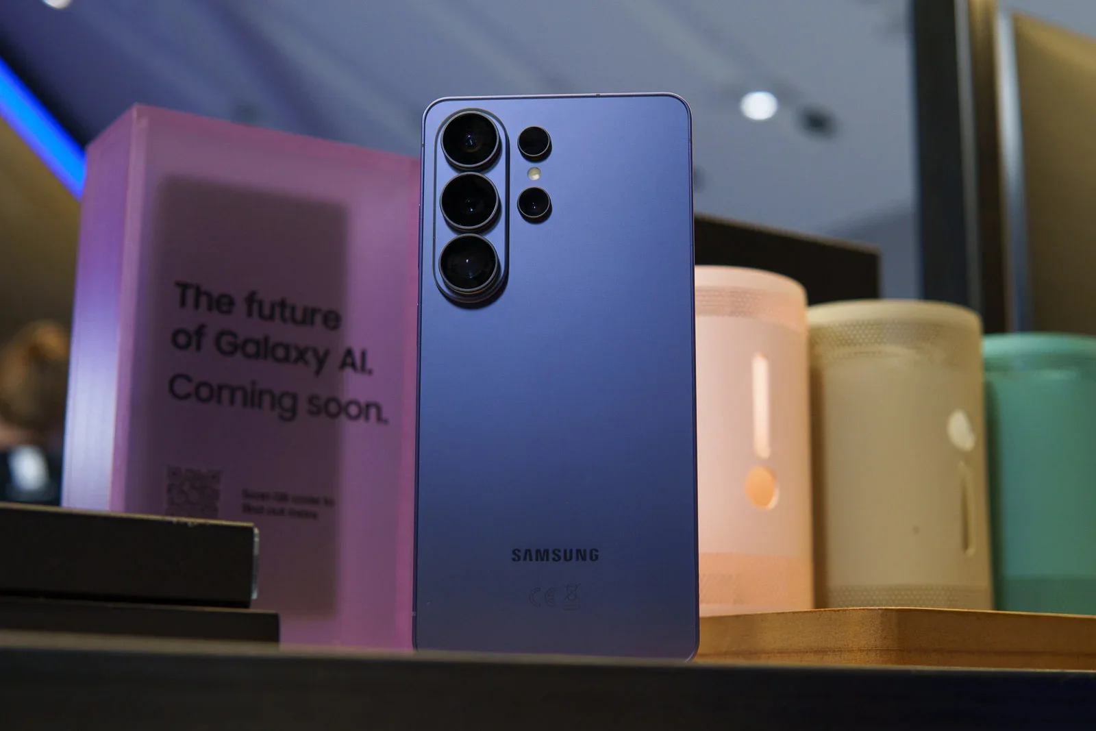 उदाहरणात्मक उद्देश्यों के लिए गैलेक्सी S26 अल्ट्रा डिज़ाइन। | PhoneArena द्वारा छवि - सैमसंग गैलेक्सी S27 अल्ट्रा रिलीज की तारीख की उम्मीदें, कीमत अनुमान और अपग्रेड