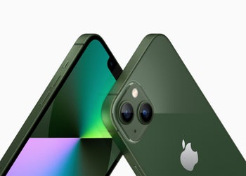 Green iPhone 13 on Verizon