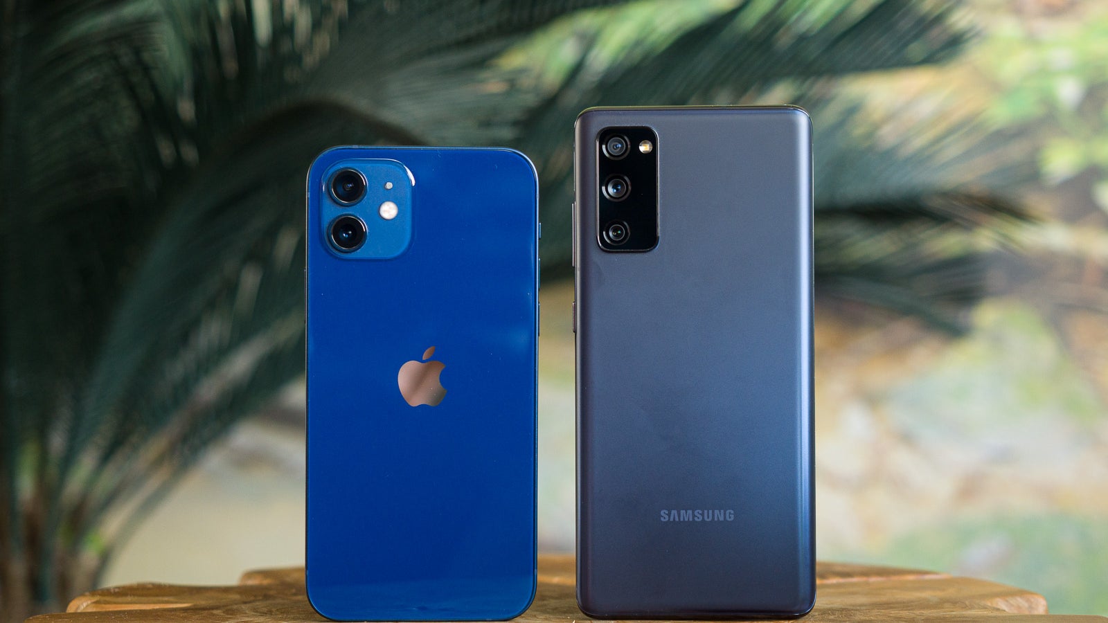 Apple iPhone 12 vs Samsung Galaxy S20 FE
