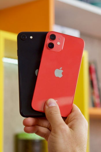 Apple iPhone 12 mini vs iPhone SE (2020): Full comparison